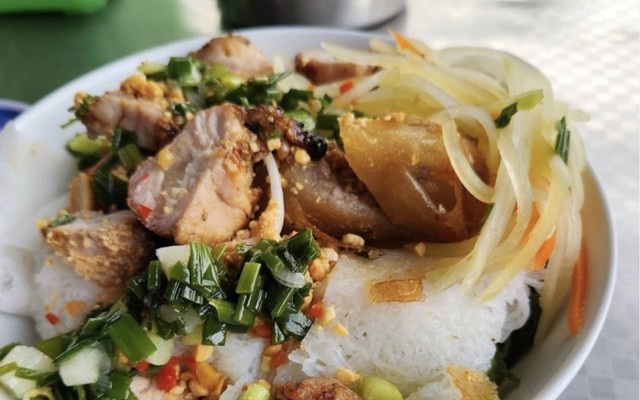 Bún Thịt Nướng - Chị Huệ