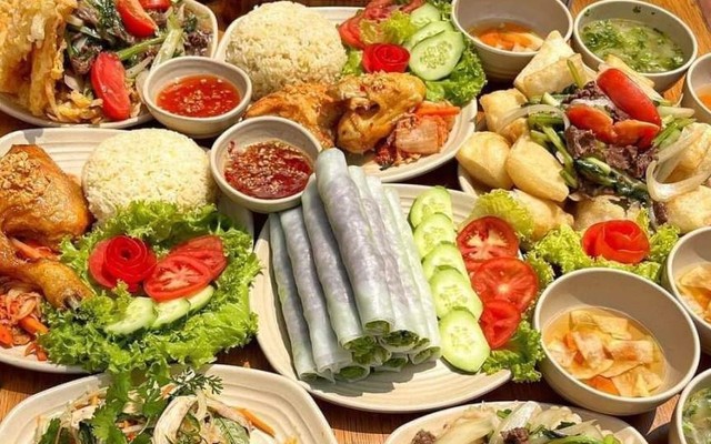 Phở Cuốn Hà Nội & Cơm Gà Xối Mỡ Vũ Gia - 130 Phạm Vấn