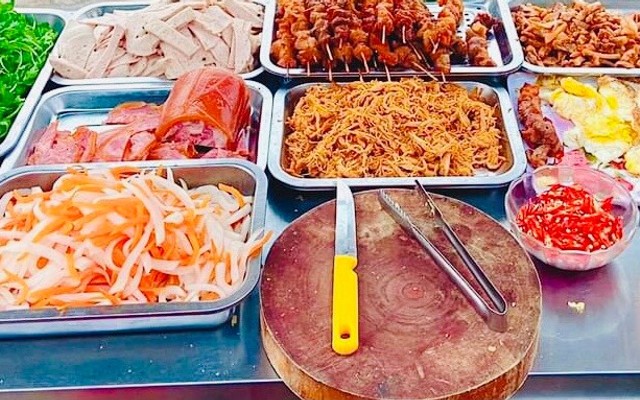 Bánh Mì 17B - Ku Ớt Tỏi Hành - 02 Lê Độ