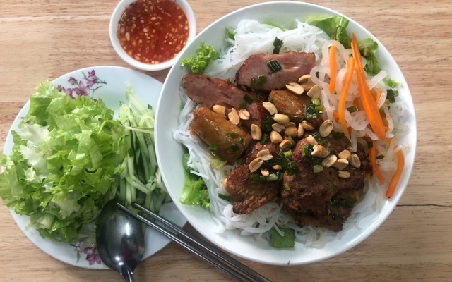 Bún Thịt Nướng 2 Chị Em - Ung Văn Khiêm