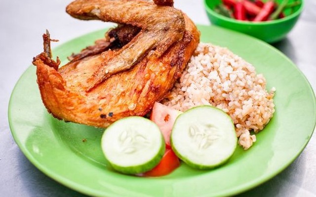 Quán Cơm Quốc Lộ 650 - Cơm Gà Xối Mỡ & Cơm Tấm