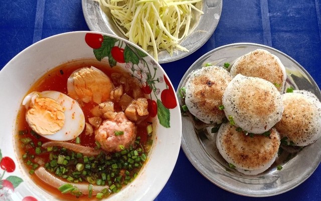 Bánh Căn Song Yến - Lê Thị Hồng Gấm