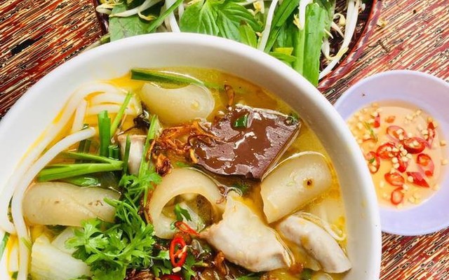 Bánh Canh Chả Cá Da Heo - Tăng Bạt Hổ
