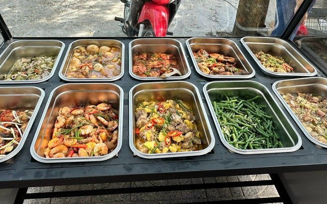 Cơm Trưa Bình Dân Sam Quán - Lẩu Gà Ta & Cá Lóc Hấp Bầu - Nguyễn Khuyến