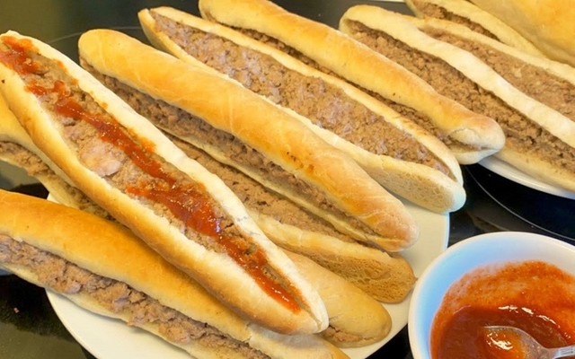 Thu Béo Bánh Mì Que & Pate Cột Đèn