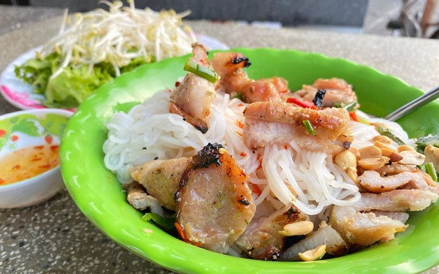 Bún Thịt Nướng Chú Cảnh Vũng Tàu Bến Đình - 225 Lê Lợi