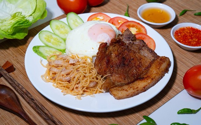 Cơm Tấm, Bún & Phở - Huyền Trân Quán 77 - Phạm Văn Hai