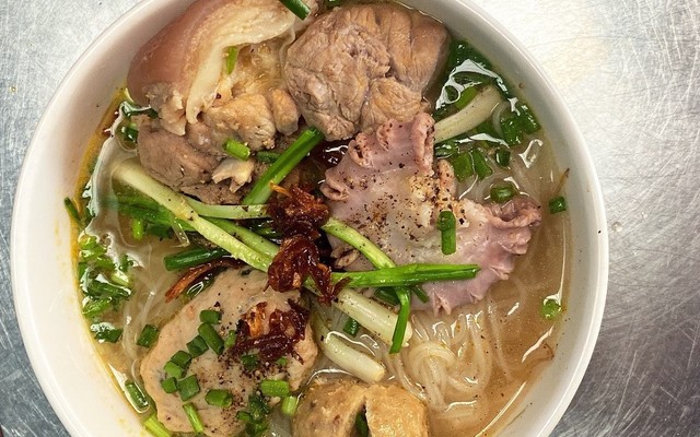 Bún Bò Huế Lâm Gia