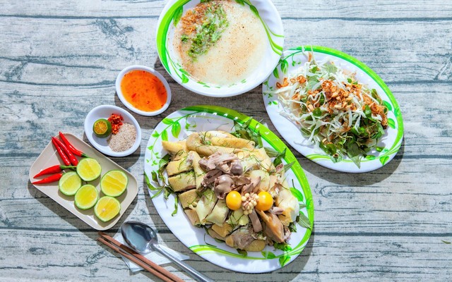 Cơm Gà Ta Tam Kỳ - Bún Thịt Nướng 3 Miền