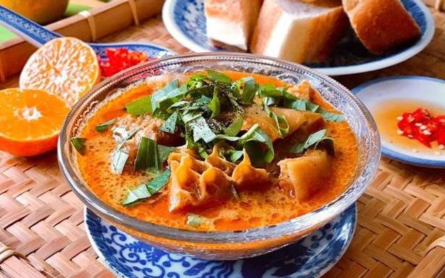 Phá Lấu Lòng Bò & Cơm Gà Đài Loan - Trần Nam Phú