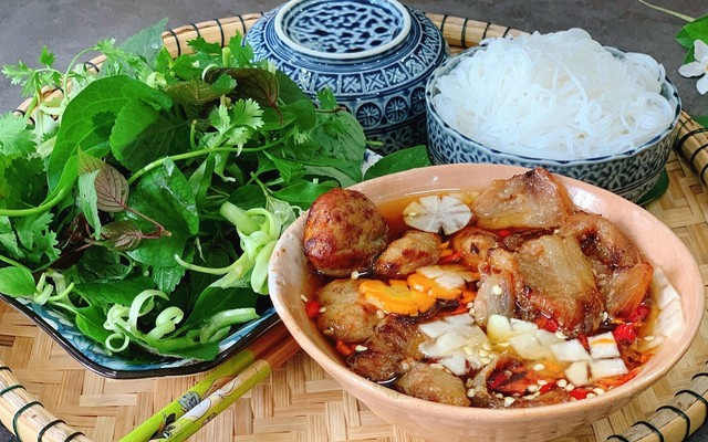 Quán Bún Chả Cô Thơm - KCN Từ Liêm