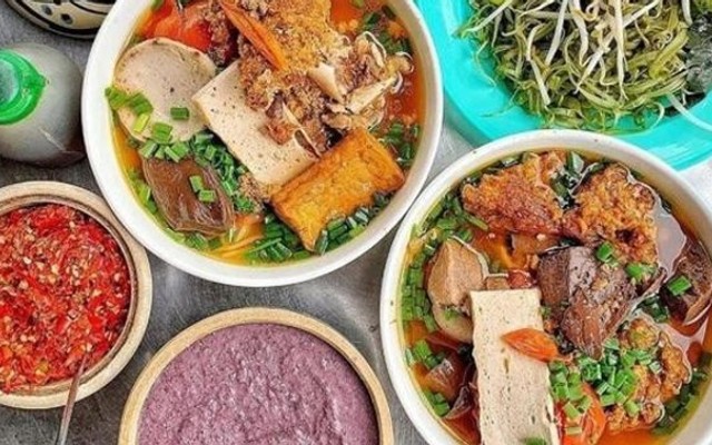 Bún Riêu Cua Đồng, Bún Bò & Mì Vịt Tiềm - Trịnh Quang Nghị