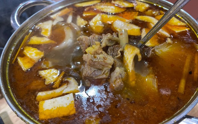 Út Ki Quán - Lẩu Bò, Lẩu Cá Tầm & Cá Tầm Nướng - 2 Tháng 9