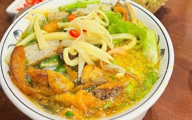 Cu Tôm Quán - Cơm Gà Xối Mỡ Chính Gốc Người Hoa, Cơm Văn Phòng & Bún Đậu Mắm Tôm