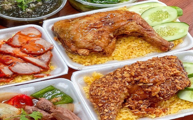 Cơm Gà Xối Mỡ - Phi Long