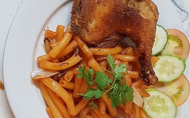 CƠM ĐỎ GÀ RÁN - CƠM HUÊ - KỲ