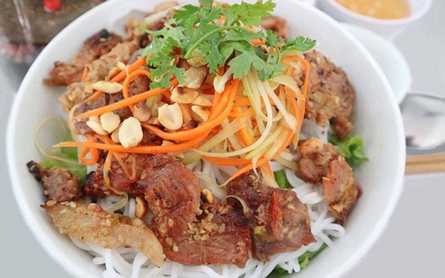 Bún Thịt Nướng & Bánh Hỏi - 243 Tôn Đản