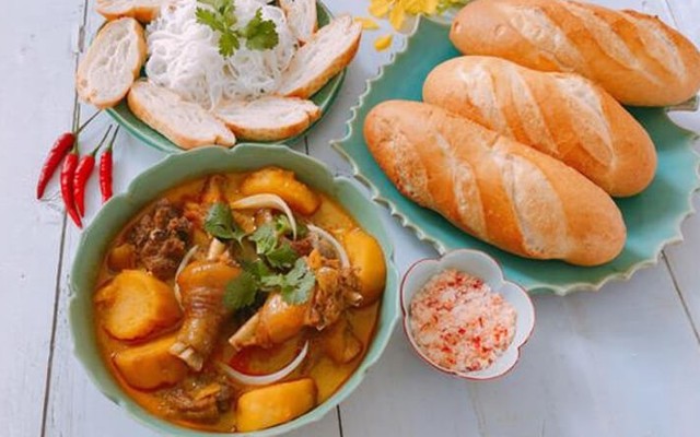 TIỆM CÀ RI GÀ 3 MẸ CON