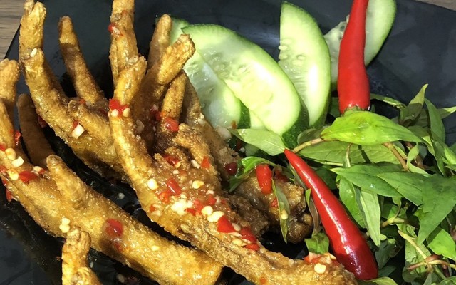 Ăn Vặt Oanh Oanh - Chân Gà, Nem Chua Rán & Bánh Đúc Nóng