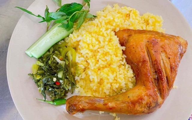 Cơm Gà Xối Mỡ Bình Dương - Cơm Phần & Cơm Sườn - Lê Hồng Phong