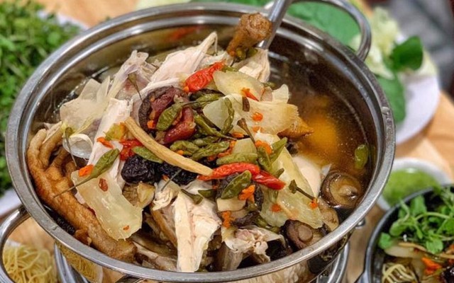 Nhà Lá - Gà Tiềm Ớt Hiểm - Võ Thị Sáu