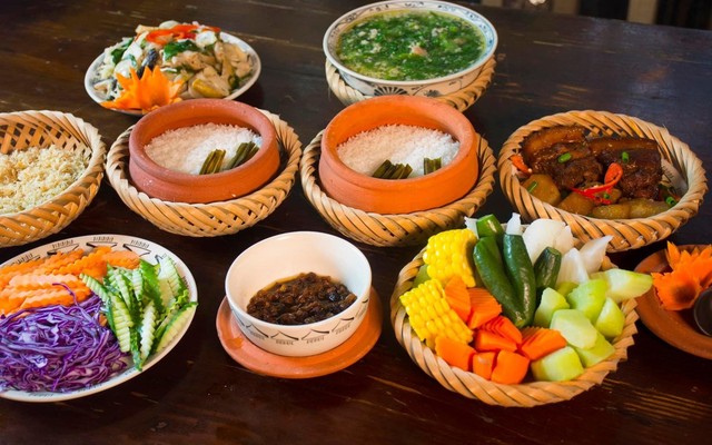 Cơm Niêu Toàn Phát - Lẩu & Cơm Chiên , Mì Xào - 89 Mậu Thân