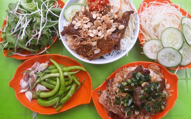 Cô Hà - Bún Thịt Nướng - Xôi Thịt Nướng