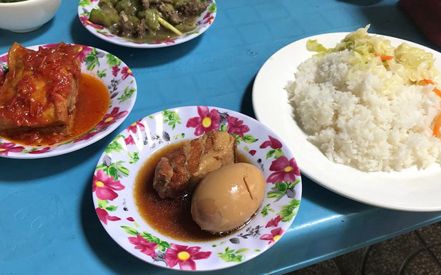 Cô Út - Cơm Tấm - 390 Cách Mạng Tháng 8