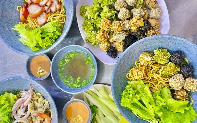 Tân Hương Nam - Bánh Mì Chả Cá Thu