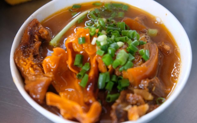 Hủ Tiếu Dê Thành Danh - Mai Xuân Thưởng