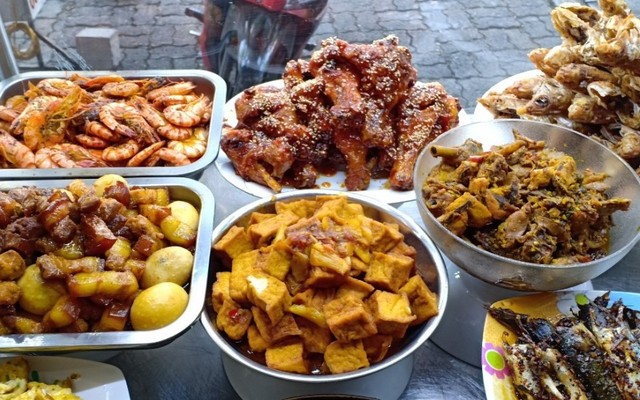 Tiệm Cơm Chân Việt