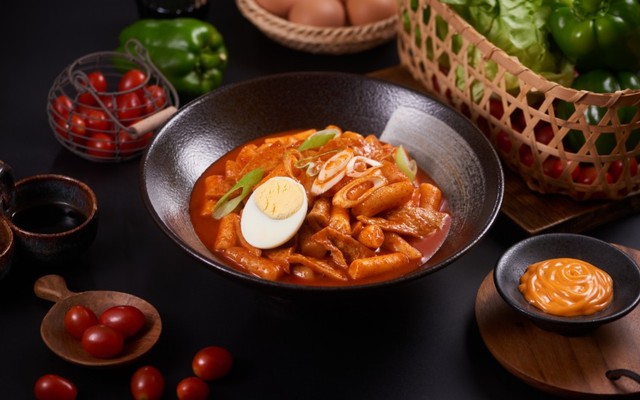 Mr. CupBop - Teokbokki & Cơm Trộn