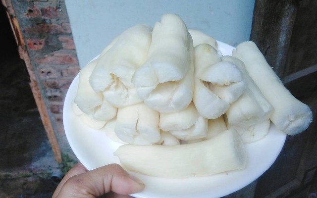 Cô Huệ - Khoai, Sắn & Củ Dong Hấp - Hàng Kênh