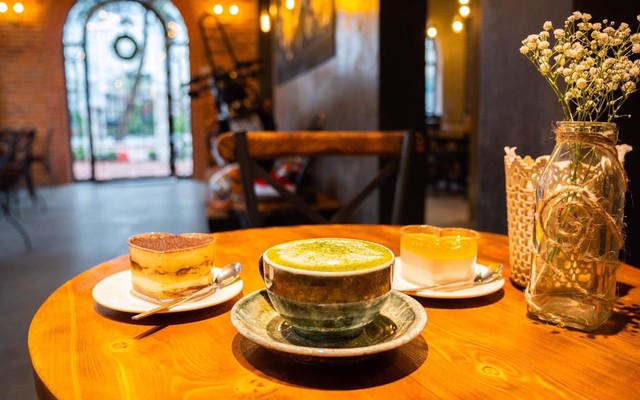 2 Banhs Coffee - Lạch Tray