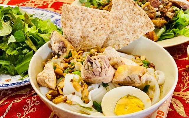 Golden Star - Cafe & Món Việt - Trần Bạch Đằng