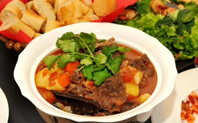 Cô Hiên - Bánh Mì Sốt Vang & Bò Xào - Quang Trung