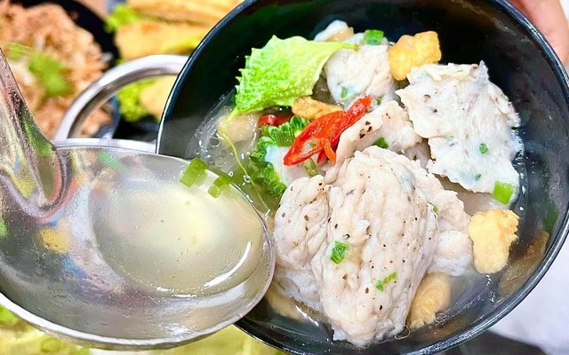 Tiệm Ăn Bà Ngoại Sài Gòn - Lẩu Khổ Qua Cá Thác Lác & Các Món Ăn Quê Ngoại - Nguyễn Đình Chính