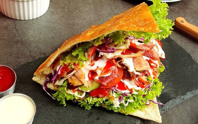 Takki - Bánh Mì - Liên Khu 4-5