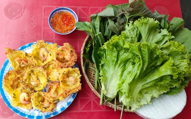 Bánh Khọt Chiên Giòn Rau Rừng Miền Tây