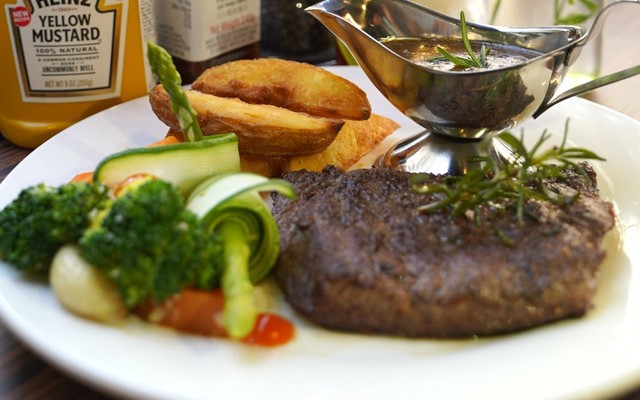 Cocky Buffalo Restaurant & Cafe - Bò Beefsteak - Hà Huy Tập