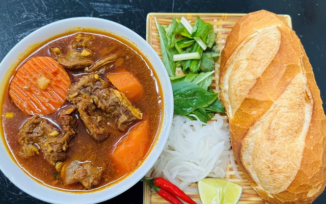Bánh Mì Tô - Bò Kho & Xíu Mại & Lagu Gà  - Đường D5