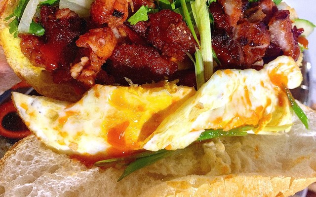 Bánh Mì Cô Linh - Hoàng Sa