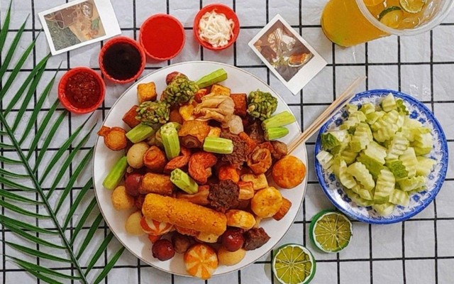 Tư Mén - Ăn Vặt - Cách Mạng Tháng 8