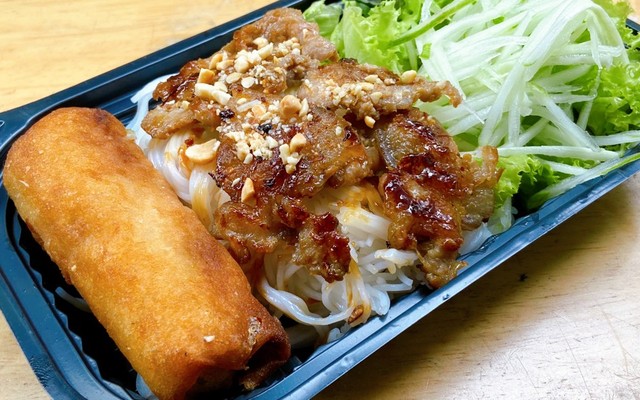 VIVO Ẩm Thực Huế - Bánh Ướt Thịt Nướng & Tré Trộn - Nhất Chi Mai
