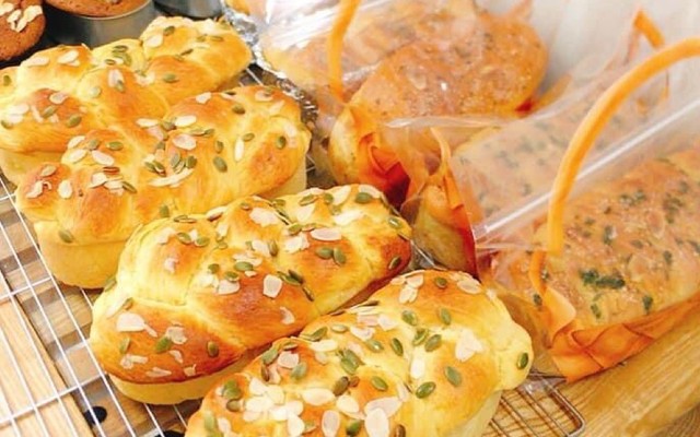 Tiệm Bánh Hoa Piones - Bánh Bò, Bánh Chuối & Bánh Mì