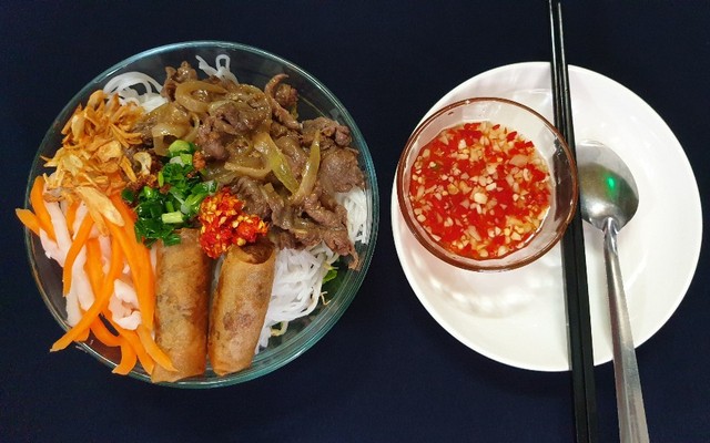Hồ Hải - Cô Gái Bún Bò Chả Giò, Bún Heo Xào, Bún Bò Xào