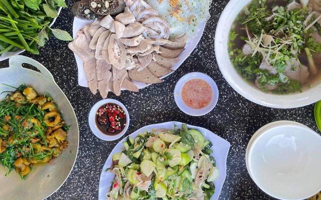 Bếp Cô Ba Gia Lai - Bánh Hỏi Cháo Lòng
