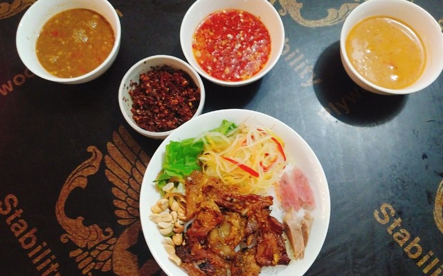 Tiệm Sửu Nhi - Cơm Văn Phòng & Bánh Ép Huế - Hà Huy Giáp