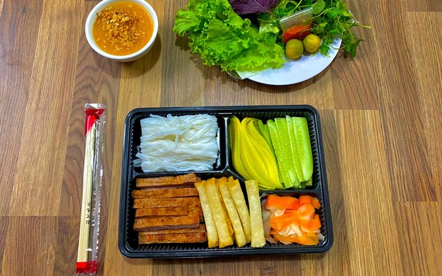 Tân Xuân - Bún Trộn Dẩm & Nem Nướng Nha Trang