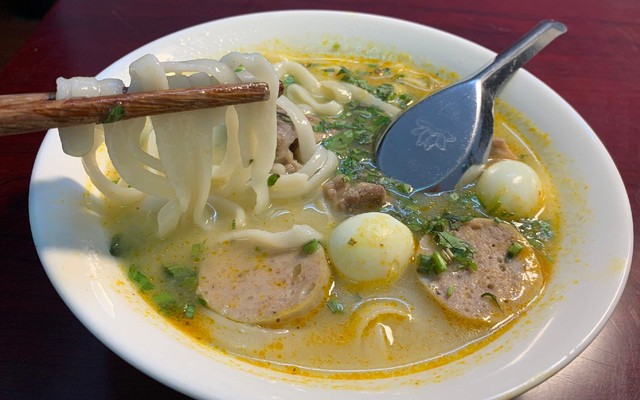 Bánh Canh O Mơ - Cháo Canh, Súp Lươn & Bánh Bèo Miền Trung - Nguyễn Ngọc Vũ